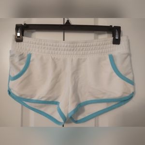 No boundaries size M shorts